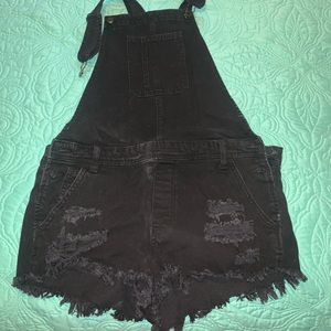 AE short shorts black overalls